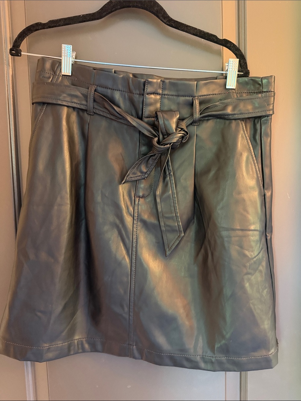 LOFT Black Faux Leather A-Line Skirt with Tie Belt size 12‎